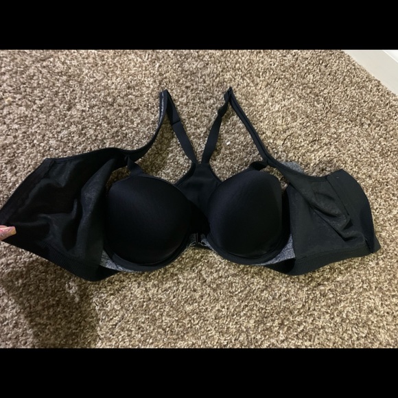 Victoria Secret Incredible Knockout Sports Bra - Picture 7 of 9